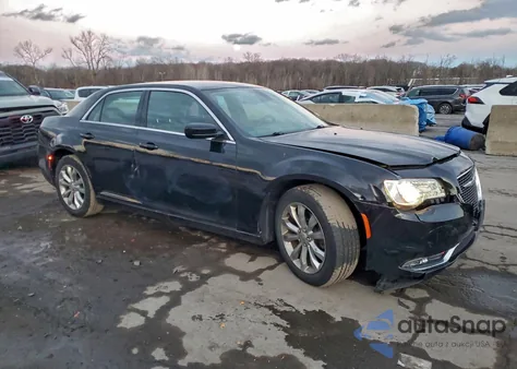 2018 Chrysler 300 Touring из США, поврежденный, VIN 2C3CCARG0JH218452